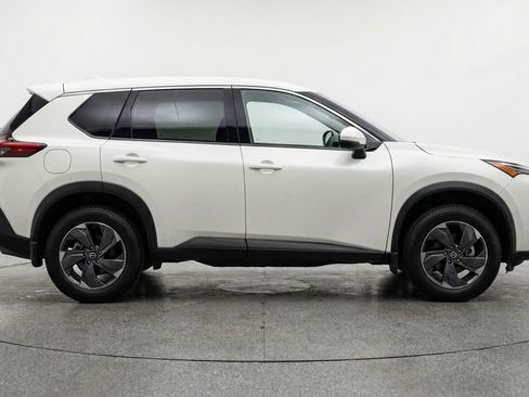 Used 2025 Nissan Rogue SV FWD image 11