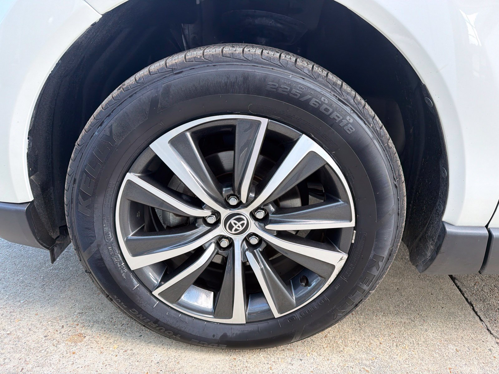 Used 2021 Toyota Venza LE AWD/4WD image 7