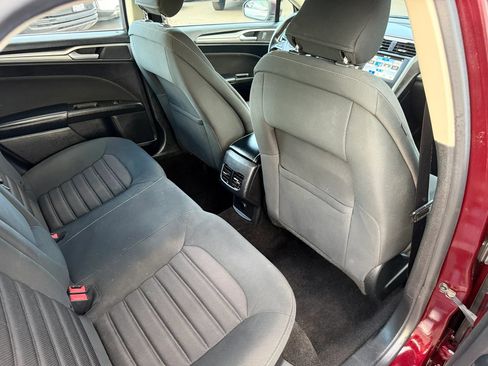 Used 2018 Ford Fusion SE w/ Fusion SE Technology Package FWD image 17