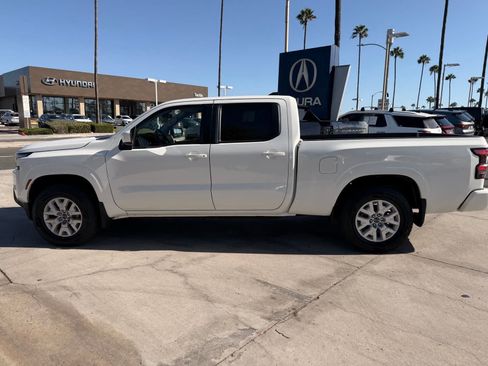 Used 2022 Nissan Frontier SV w/ Technology Package AWD/4WD image 2