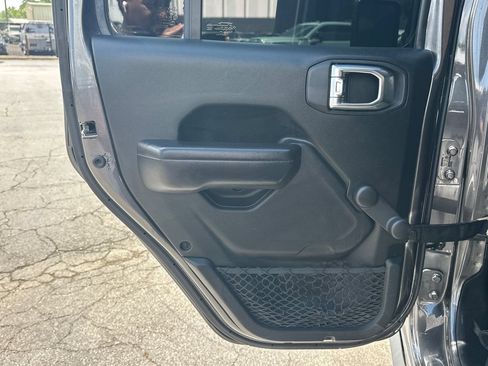 Used 2021 Jeep Gladiator Sport AWD/4WD image 22
