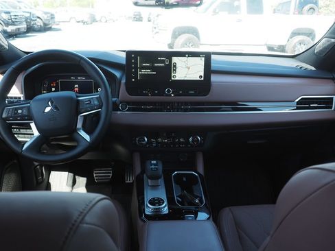 Used 2025 Mitsubishi Outlander SEL AWD/4WD image 16