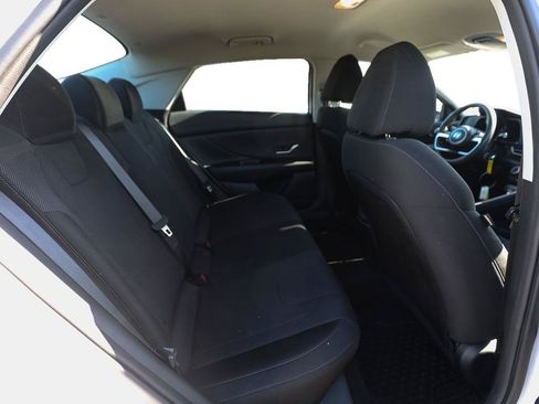 Used 2021 Hyundai Elantra SE FWD image 22