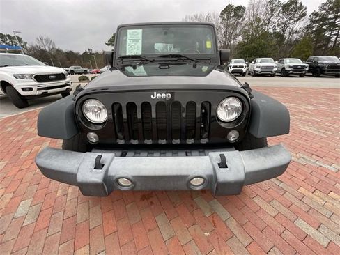 Used 2018 Jeep Wrangler Sport image 2