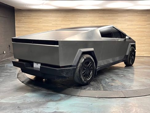 Used 2024 Tesla Cybertruck AWD Crew Cab image 24