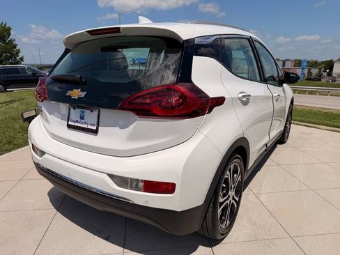Used 2020 Chevrolet Bolt Premier w/ Infotainment Package FWD image 5