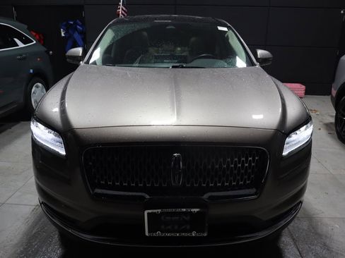 Used 2021 Lincoln Nautilus Reserve image 3