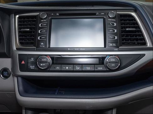 Used 2016 Toyota Highlander Limited image 13