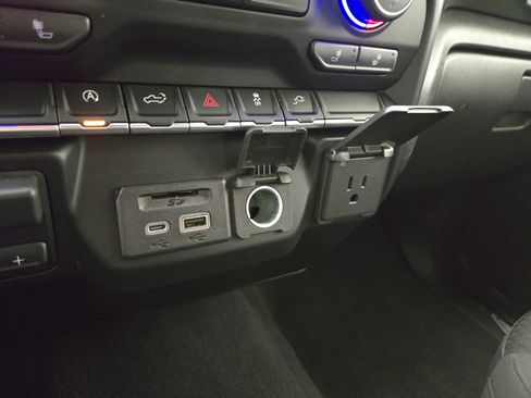 Used 2019 Chevrolet Silverado 1500 LT w/ All-Star Edition AWD/4WD image 27