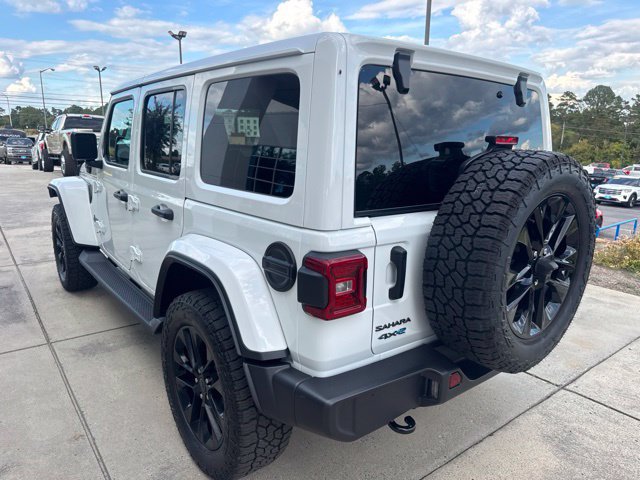 Used 2025 Jeep Wrangler Unlimited Sahara AWD/4WD image 5