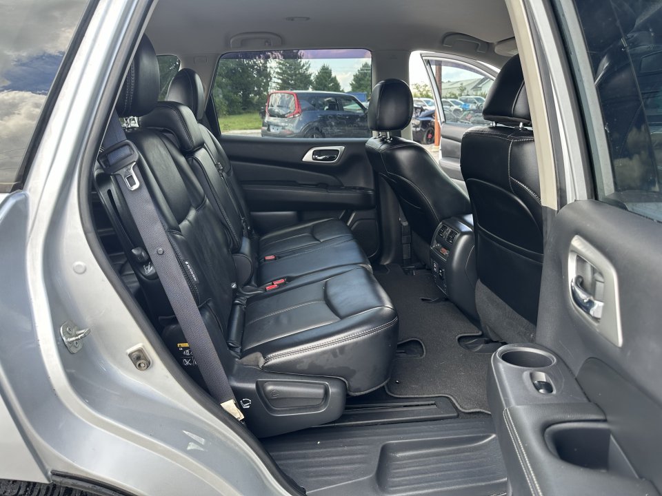 Used 2018 Nissan Pathfinder SL FWD image 20