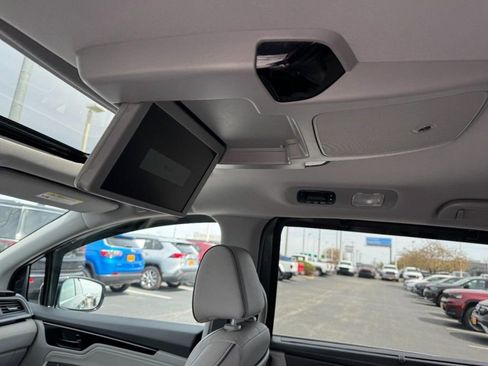 Used 2023 Honda Odyssey Elite image 11