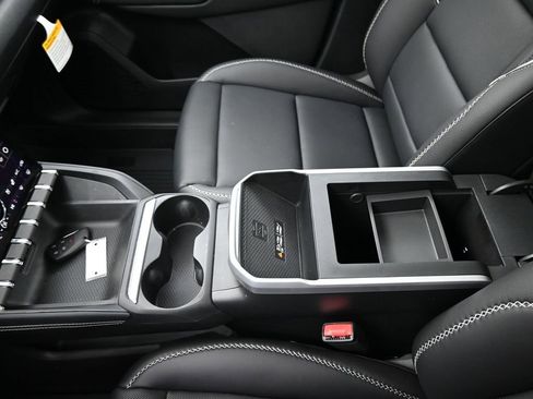 New 2026 GMC Terrain Denali w/ LPO, Black Badging Package image 18