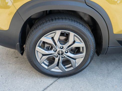 Used 2024 Kia Seltos S AWD/4WD image 32