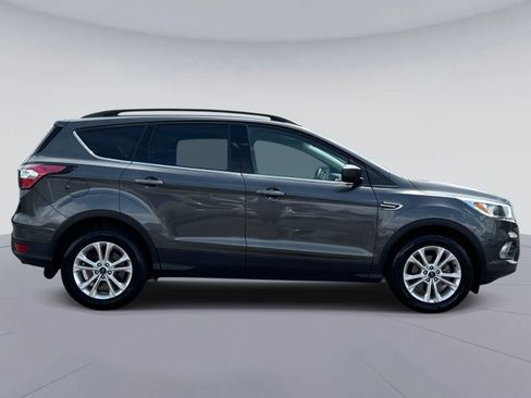 Used 2018 Ford Escape SE FWD image 2