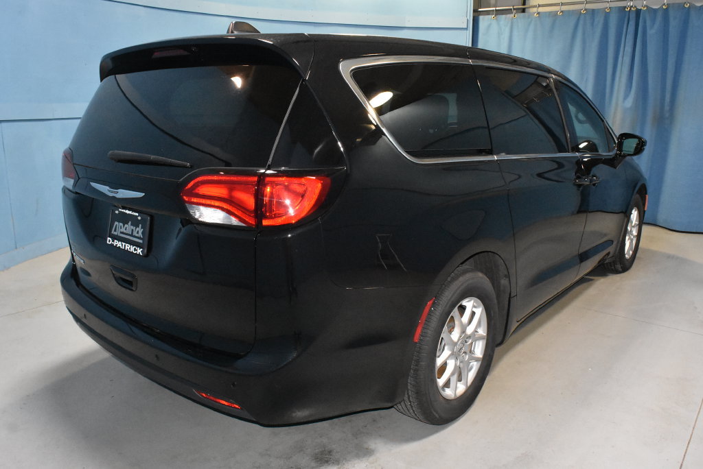 Used 2025 Chrysler Voyager LX FWD image 27