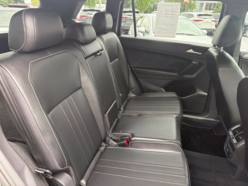 Used 2022 Volkswagen Tiguan SE R-Line AWD/4WD image 16