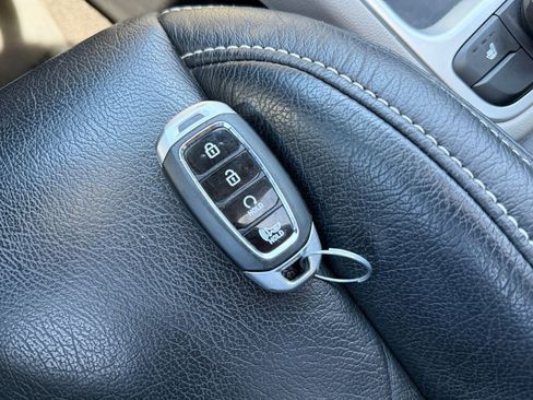 Used 2021 Hyundai Venue SEL w/ Premium Package FWD image 31