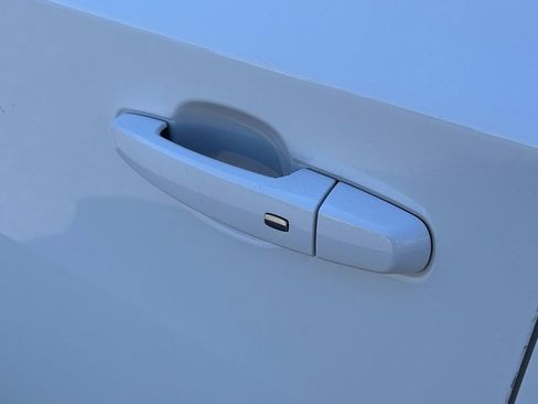 Used 2021 Chevrolet Traverse LT w/ LT Premium Package image 16