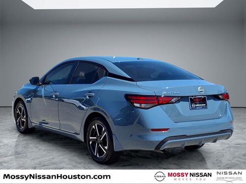 Used 2025 Nissan Sentra SV FWD image 2
