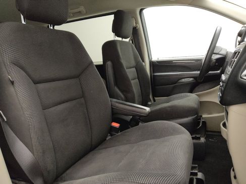 Used 2020 Dodge Grand Caravan SE w/ UConnect Hands-Free Group FWD image 21