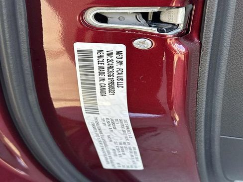 Used 2023 Chrysler Pacifica Limited w/ S Appearance Package image 31