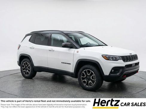 Used 2025 Jeep Compass Trailhawk w/ Trailer Tow Group AWD/4WD image 1