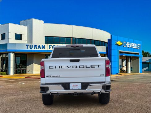 Used 2024 Chevrolet Silverado 1500 LTZ w/ Technology Package AWD/4WD image 4