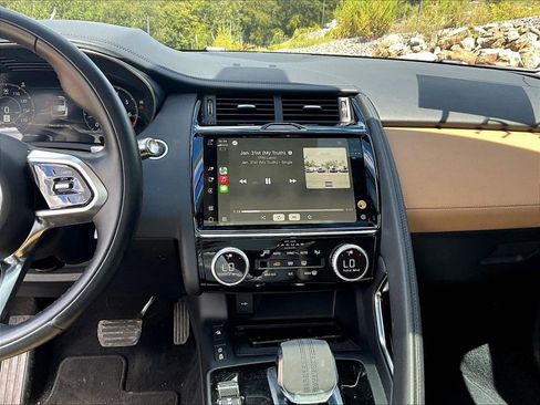 Used 2022 Jaguar E-PACE SE image 30