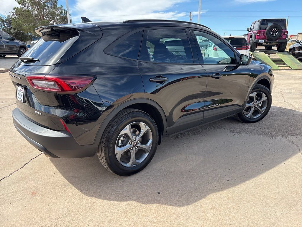 Used 2025 Ford Escape ST-Line Select AWD/4WD image 5