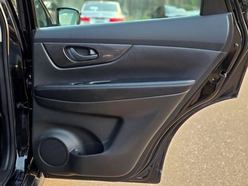 Used 2020 Nissan Rogue SV FWD image 42