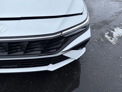 Certified 2025 Hyundai Elantra Limited image 31