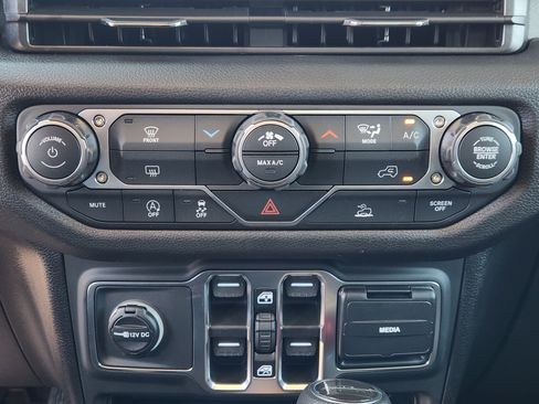 New 2026 Jeep Gladiator Sport AWD/4WD image 15