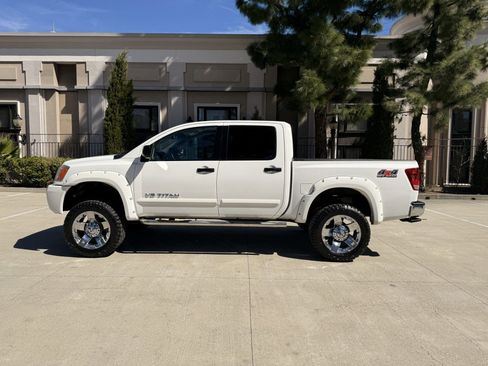 Used 2011 Nissan Titan SV w/ SV Value Truck Pkg image 5