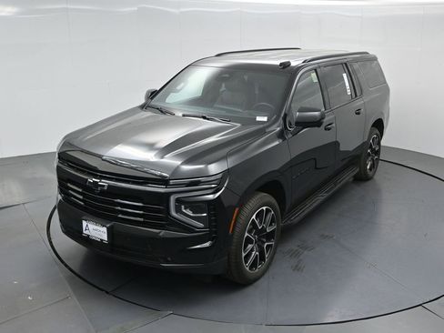 Used 2025 Chevrolet Suburban RST AWD/4WD image 44