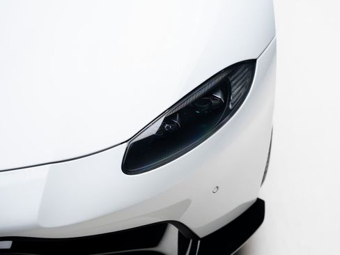 Used 2019 Aston Martin V8 Vantage Coupe RWD image 11