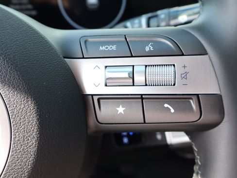 Certified 2025 Hyundai Kona SEL AWD/4WD image 17