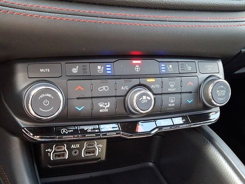 Used 2024 Dodge Durango GT AWD/4WD image 18