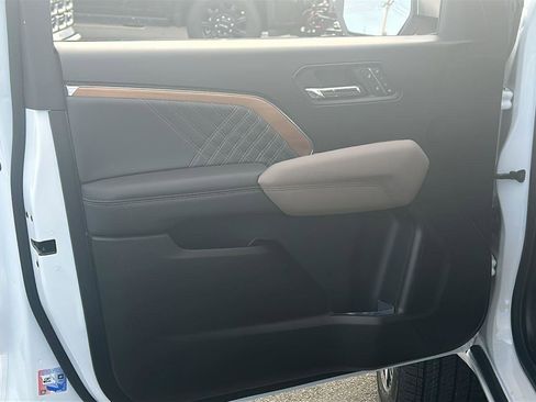 New 2026 GMC Canyon Denali image 12