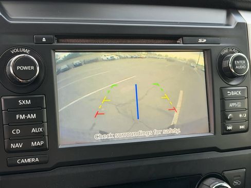 Used 2018 Nissan Titan SV w/ SV Convenience Package image 25