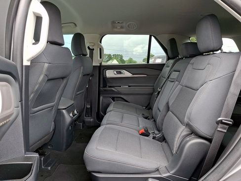 Used 2025 Ford Explorer Active AWD/4WD image 10