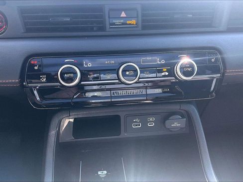 Used 2025 Honda Pilot TrailSport image 32