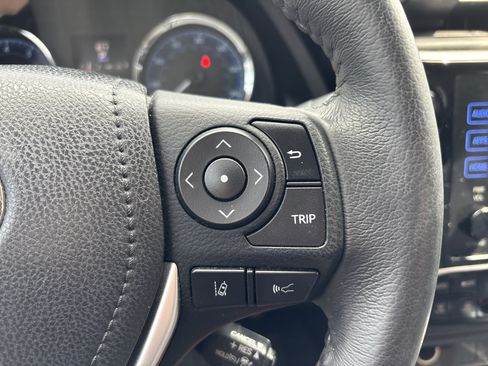 Used 2017 Toyota Corolla SE w/ SE Premium Package FWD image 19