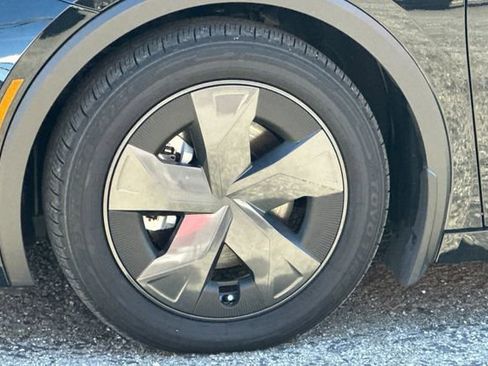 Used 2025 Toyota Prius Plug-In Hybrid image 27