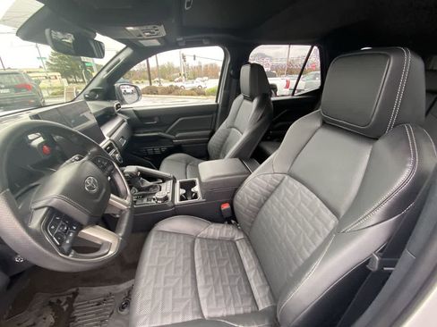 Certified 2025 Toyota 4Runner TRD Off-Road Premium image 11