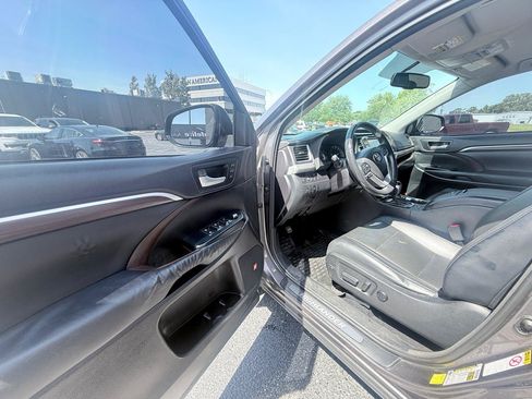 Used 2015 Toyota Highlander Limited AWD/4WD image 9