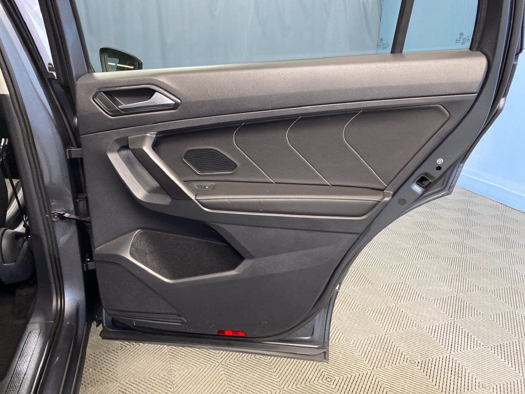 Used 2022 Volkswagen Tiguan SE AWD/4WD image 42