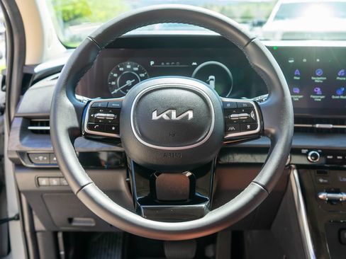Certified 2024 Kia Carnival SX FWD image 17