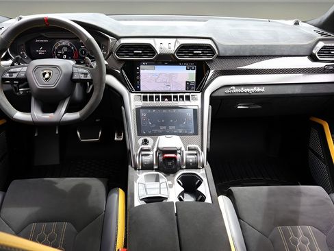 Used 2024 Lamborghini Urus Performante AWD/4WD image 18