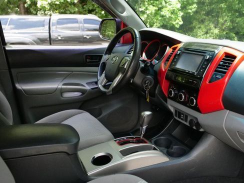 Used 2014 Toyota Tacoma PreRunner w/ SR5 Package RWD image 36